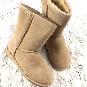 Bearpaw boots cream colored short style